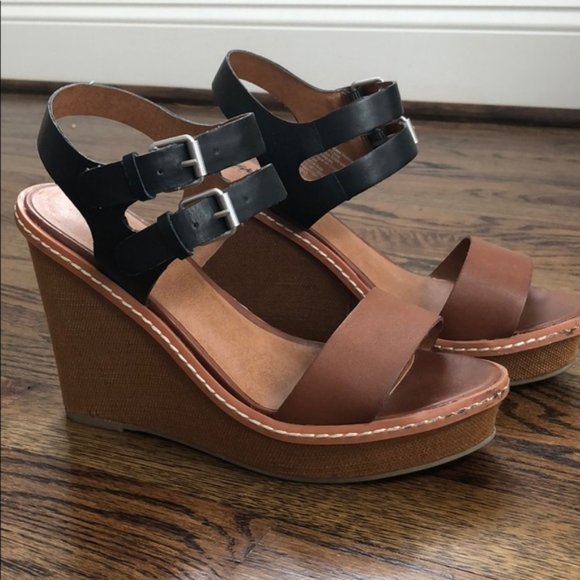 black and tan wedges